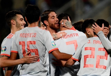 Thị uy sức mạnh, Tây Ban Nha xây chắc ngôi đầu