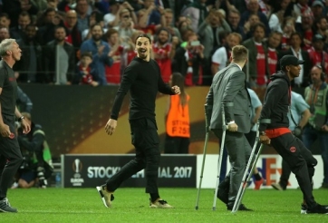 Zlatan! Hãy ở lại và anh có thể ngủ với vợ tôi