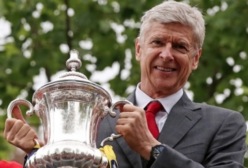 HLV Wenger trước cơ hội xô đổ kỷ lục vĩ đại