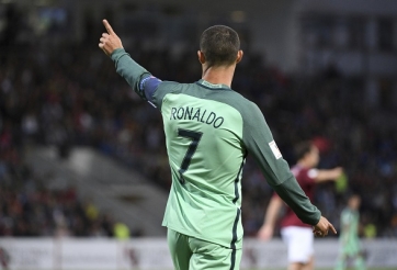 Vượt huyền thoại Đức, Ronaldo vào top 3 chân sút vĩ đại nhất