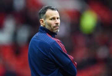 Huyền thoại MU cân nhắc nhận 'ghế nóng' tại Southampton