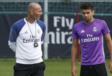 HLV Zidane tự tay bán con trai khỏi Real Madrid