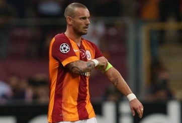 Hết thuộc về nhau, Sneijder vẫn bị Galatasaray chơi khó
