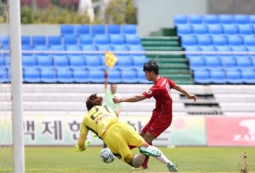 Trợ lý U22 VN chấn thương, Công Phượng và đồng đội đại thắng ở Hàn Quốc