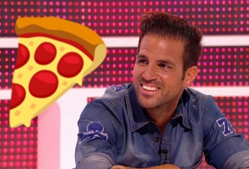 Sao 'bự' Chelsea thú nhận ném bánh pizza vào mặt Sir Alex