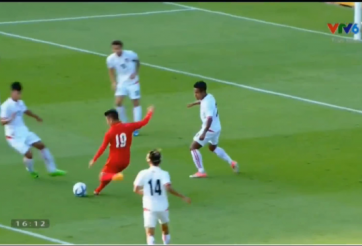 Quang Hải liên tiếp ghi hai bàn 'cực đẹp' như Arjen Robben