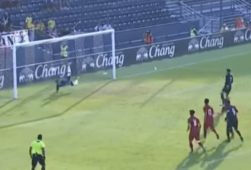 CĐV Thái Lan gọi Bùi Tiến Dũng là 'De Gea Việt Nam'