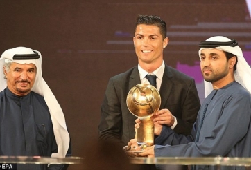 Tiếp tục đánh bại Messi, Ronaldo giành liên tiếp 2 danh hiệu 'khủng'