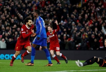Salah solo đẹp mắt gỡ đều cho Liverpool