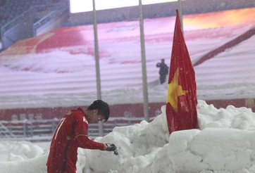 Duy Mạnh tiết lộ lý do cắm cờ tổ quốc tại SVĐ Thường Châu