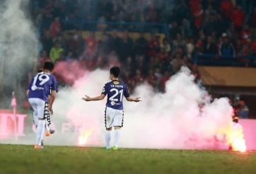 Đốt pháo sáng, CĐV Hải Phòng khiến sao U23 VN ngao ngán