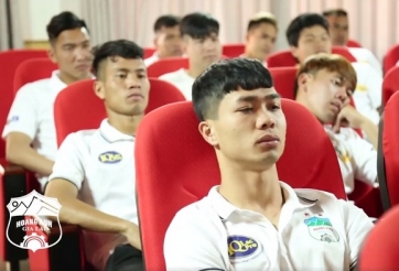 Vừa đá xong V.League, lứa Công Phượng đã vội cắp sách đi học