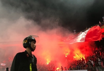 CHÍNH THỨC: VFF ra quyết định xử phạt vụ CĐV Hải Phòng đốt pháo sáng