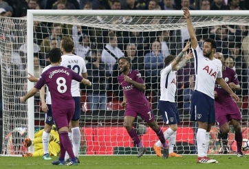 Đánh bại Tottenham, Man City tiến gần ngôi vô địch