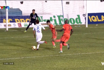 Minh Vương solo ghi bàn cực đẹp, sân Pleiku vỡ òa sung sướng