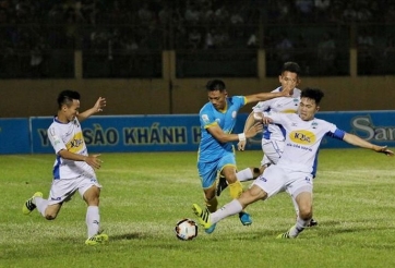 HLV Sanna Khánh Hòa tố cầu thủ HAGL chơi tiểu xảo