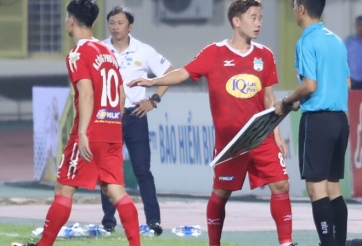 HLV HAGL trả lời việc 'cất' Công Phượng trên băng ghế dự bị