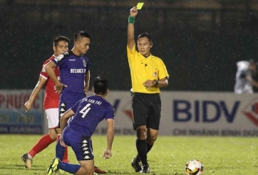 HLV Lê Thụy Hải: 'Trọng tài mà quên phạt thẻ đỏ là quá kém'