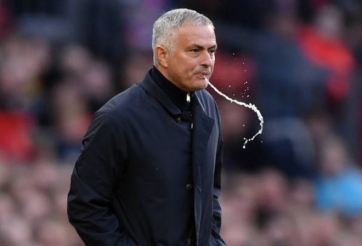 Mourinho hành động khó hiểu trước trận thắng Newcastle