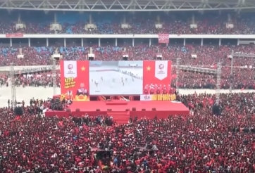 VIDEO: Chảo lửa Mỹ Đình 'nổ tung' khi Quang Hải phá lưới Uzbekistan