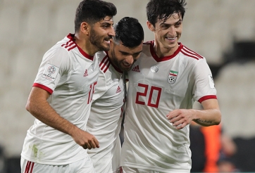 VIDEO: Tiền đạo Iran lập cú đúp vào lưới Văn Lâm