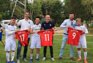 Giám đốc Feyenoord: 'Cầu thủ Việt Nam đủ sức chơi bóng ở Hà Lan'