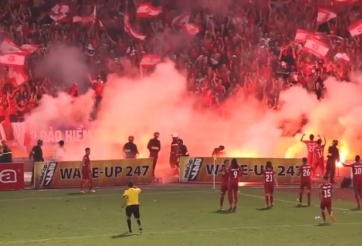 VIDEO: Pháo sáng của CĐV Hải Phòng rực cháy trên sân Hàng Đẫy