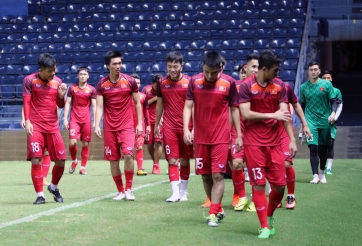 ĐT Việt Nam 'đạp cỏ' Chang Arena, sẵn sàng đánh bại Thái Lan