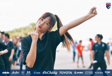 'Bỏng mắt' với dàn mỹ nhân xuất hiện ở trận Việt Nam thắng Thái Lan