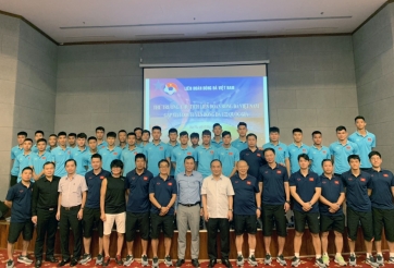 HLV Park Hang Seo và U22 Việt Nam đón vị khách đặc biệt tới thăm