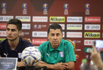 VIDEO: HLV Altyn Asyr hết lời khen ngợi tuyển thủ Việt Nam