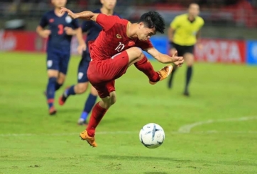 Vì sao Công Phượng sút hụt bóng trong trận gặp Thái Lan?