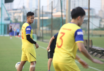 VIDEO: Đình Trọng thất thần vì bị chê 'đá tối như đêm 30'