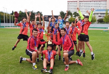 Đại diện Việt Nam vô địch giải bóng đá trẻ tại Hàn Quốc