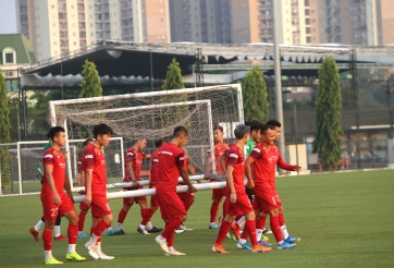 VIDEO: Các cầu thủ ĐT Việt Nam đoàn kết vác khung thành