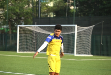 VIDEO: Đức Chinh pha trò cười khi tập hồi phục với Đình Trọng