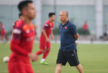 VIDEO: HLV Park Hang Seo đau đầu vì hàng công ĐT Việt Nam?