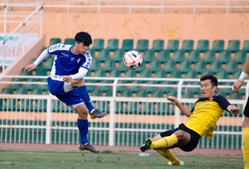 VIDEO: Công Phượng suýt lập siêu phẩm cho CLB TP.HCM