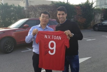 Luis Suarez gửi món quà đặc biệt cho Nguyễn Văn Toàn