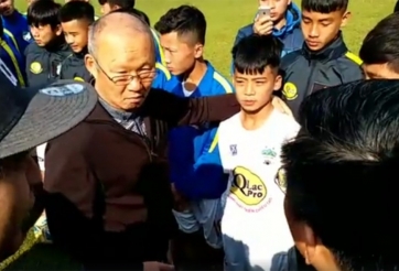 VIDEO: HAGL giới thiệu 'Siêu nhân nhí' với HLV Park Hang Seo