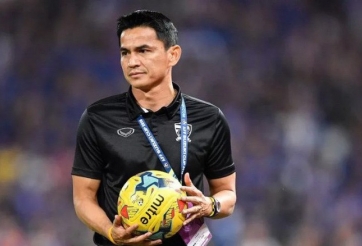 Kiatisak từng 'khóc thét' trước 2 trung vệ lừng danh BĐVN