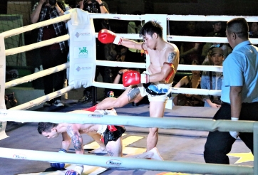 Võ sĩ Việt Nam đánh đối thủ Italia bất tỉnh bằng cú đá rợn người