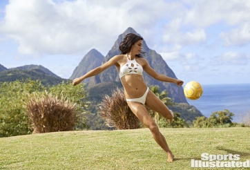 VIDEO: Bỏng mắt với đường cong sexy của nữ cầu thủ quyến rũ nhất hành tinh