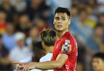 VIDEO: Trung vệ Việt kiều bắt chết 'Ronaldo Việt', đốn tim HLV Park