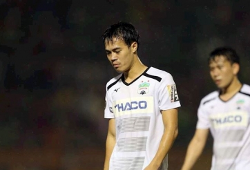 Nổi cáu vì thua trận, Văn Toàn vứt bỏ băng đội trưởng HAGL