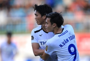 VIDEO: Tuấn Anh, Văn Toàn bỏ lỡ cơ hội ghi bàn mười mươi