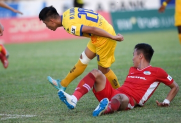 VIDEO: Phan Văn Đức xử lý đẳng cấp, biến Quế Ngọc Hải thành 'gã hề'