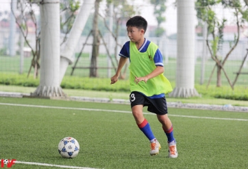 VIDEO: 'Messi Hà Tĩnh' khiến NHM ngỡ ngàng với tư duy và kỹ thuật cực tốt