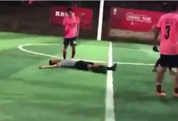 VIDEO: SỐC! Cầu thủ Trung Quốc đấm trọng tài gục trên sân cỏ