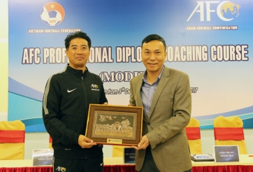 Tân GĐKT VFF chính thức có mặt tại Việt Nam, cách ly 14 ngày